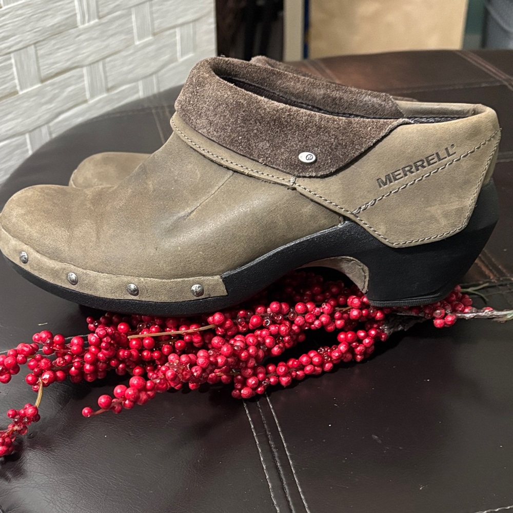 MERRELL Taupe Leather Slip-On Clogs